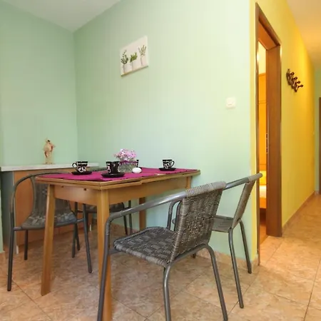 Апартаменты With A Parking Space Stari Grad, Hvar - 8780